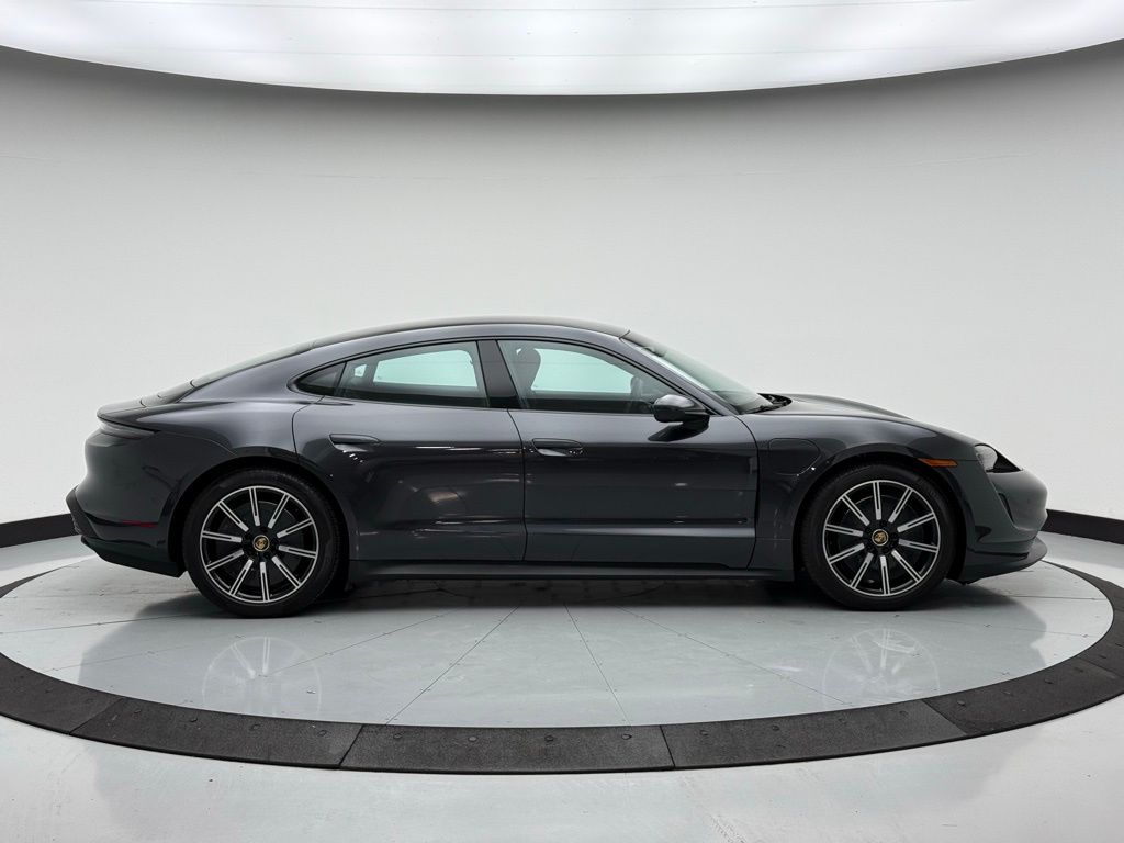 2022 Porsche Taycan  8