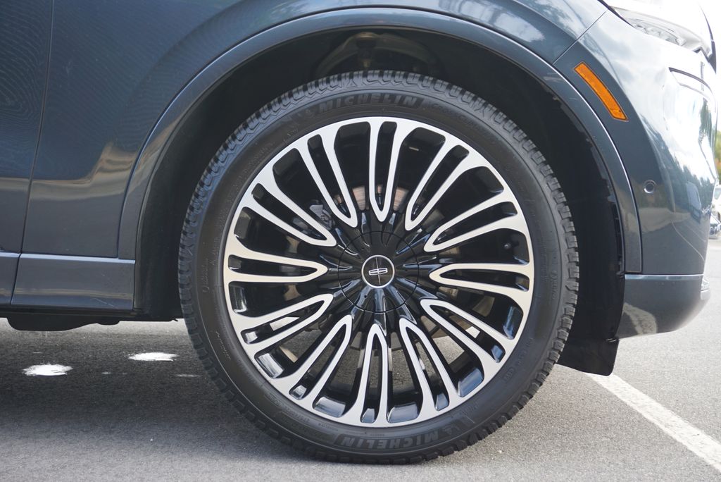 Thumbnail: 2021 Lincoln Aviator - 19