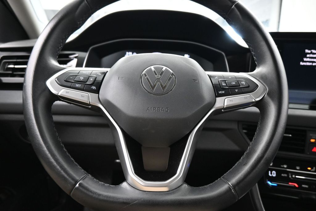 Used 2025 Black Volkswagen 1.5T SE image 25