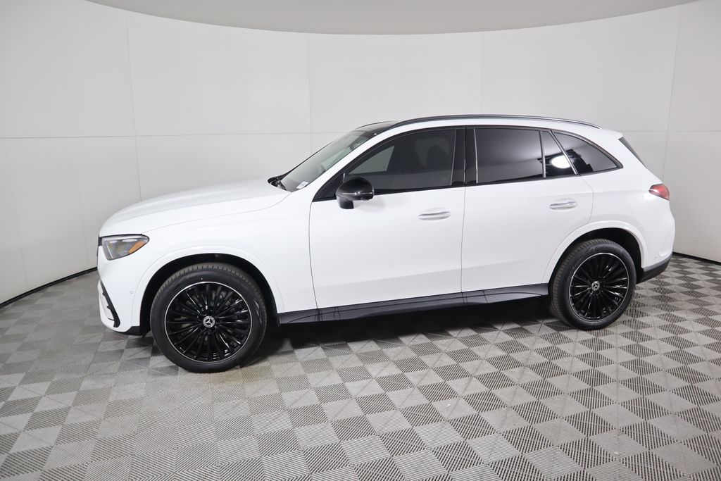 2025 Mercedes-Benz GLC 300 8