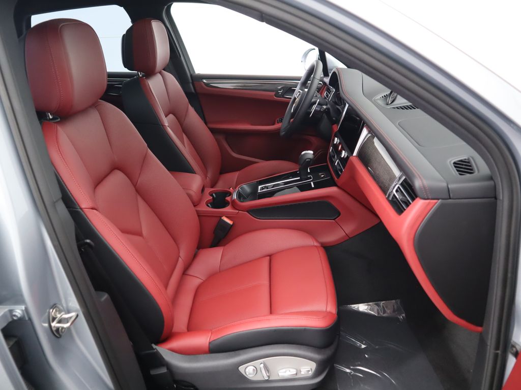 Thumbnail: 2025 Porsche Macan - 23