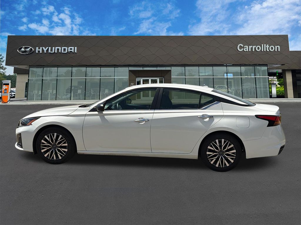 Used 2025 White Nissan 2.5 SV image 8