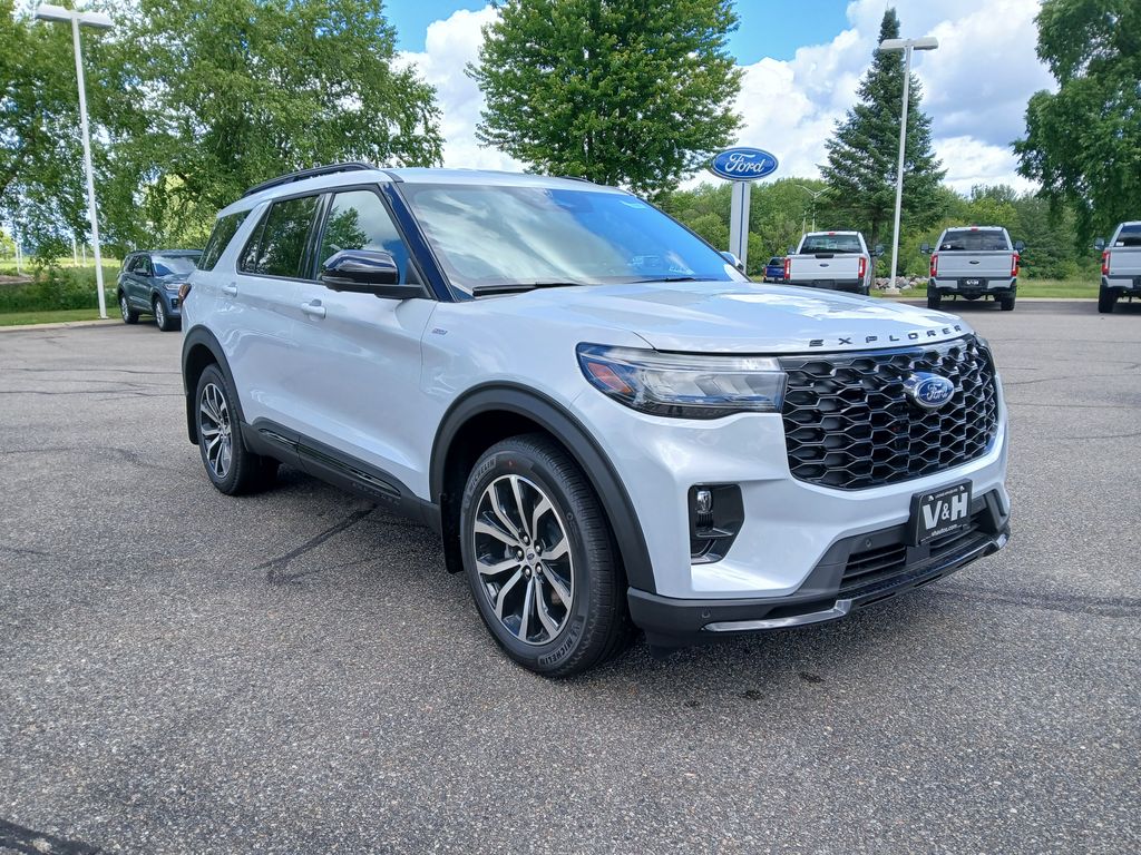 Space White Metallic 2026 Ford Explorer SUV / Crossover All-Wheel Drive Automatic