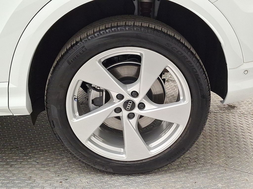 Thumbnail: 2025 Audi Q5 - 7