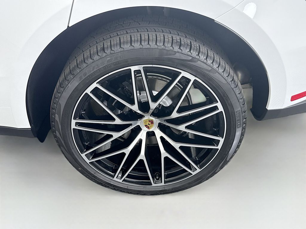 Thumbnail: 2026 Porsche Macan - 32