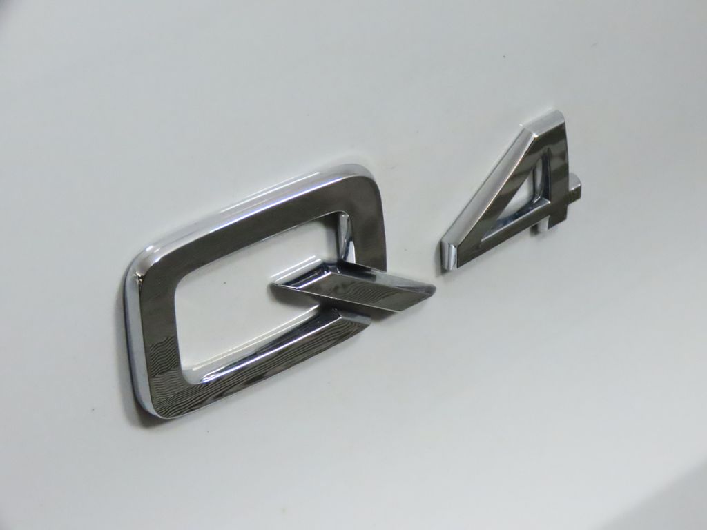 Thumbnail: 2023 Audi Q4 e-tron - 9