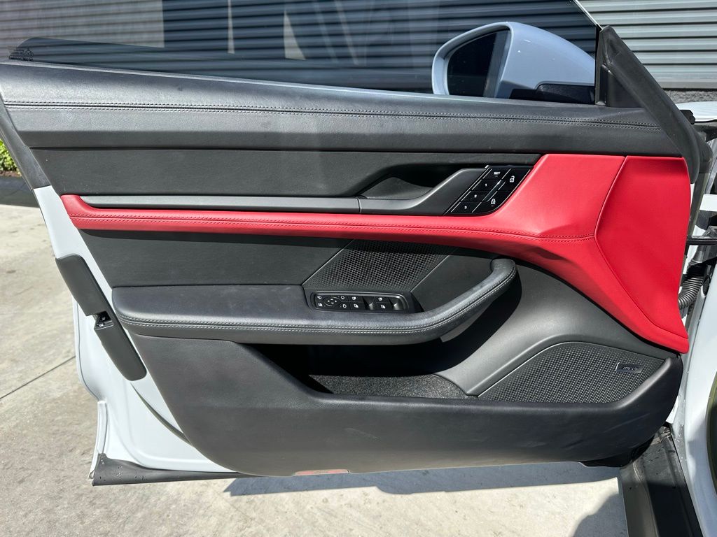 Thumbnail: 2022 Porsche Taycan - 18