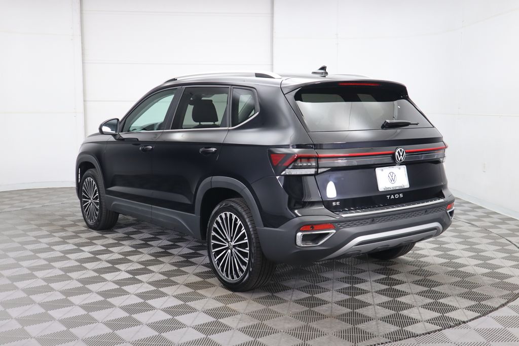 2025 Volkswagen Taos SE 8