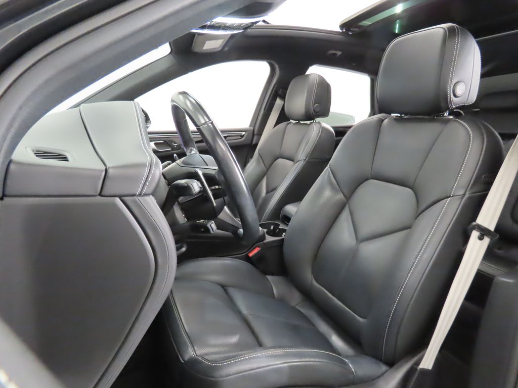 Thumbnail: 2023 Porsche Macan - 5