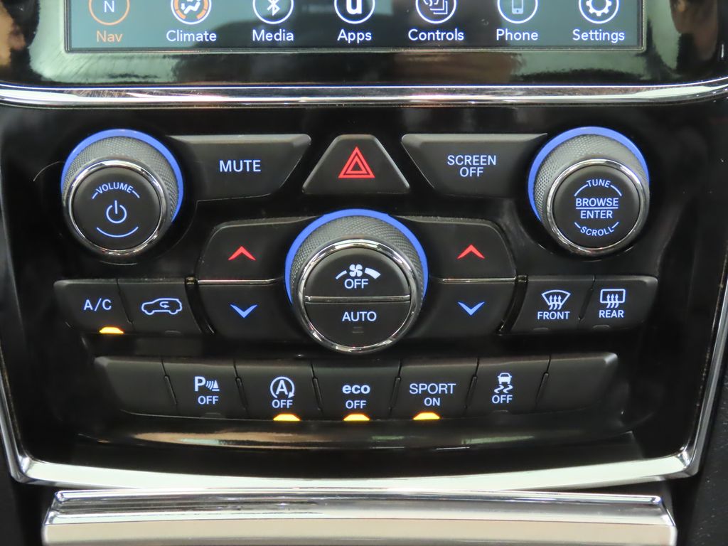 Thumbnail: 2020 Jeep Grand Cherokee - 24