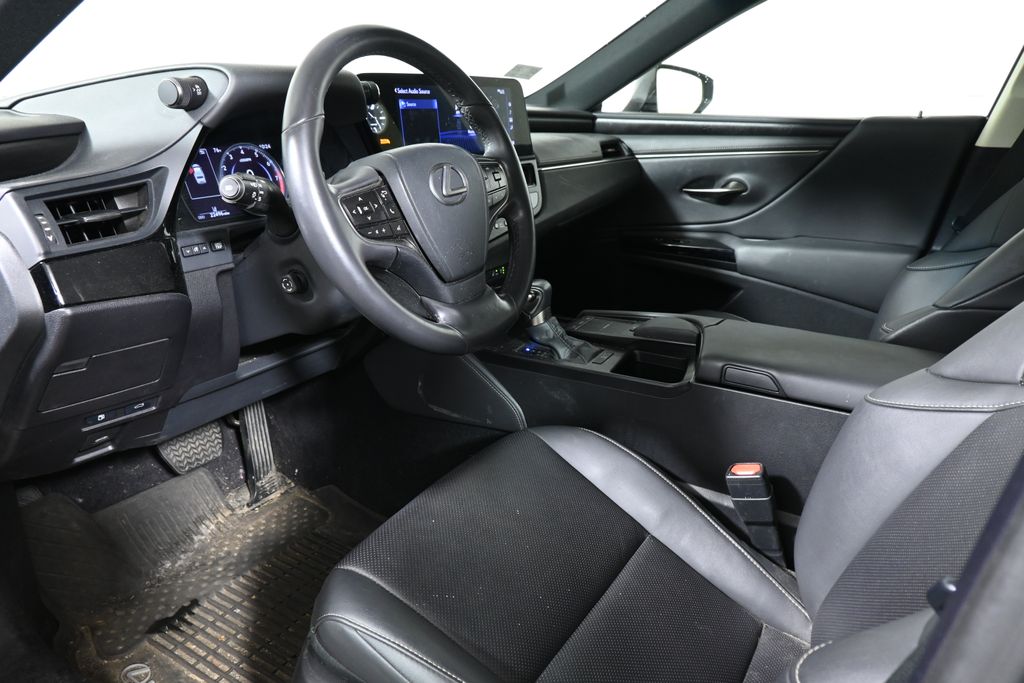 Thumbnail: 2022 Lexus ES - 4