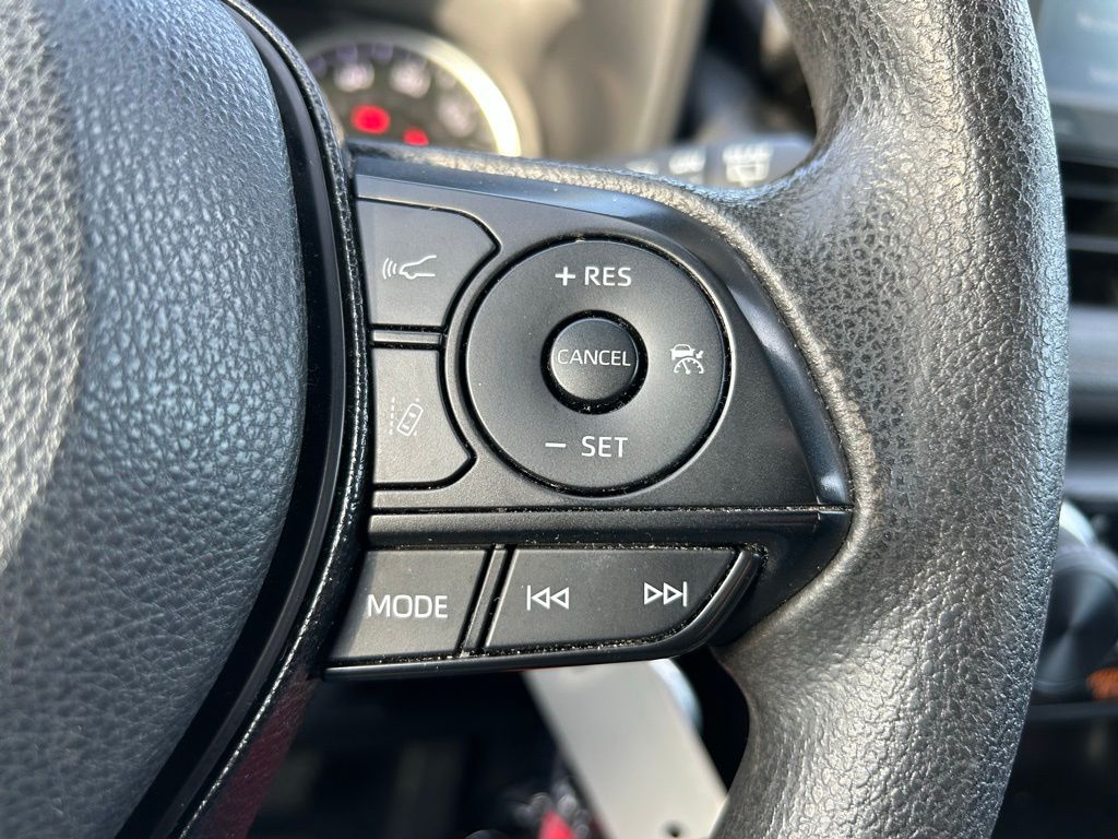 Thumbnail: 2021 Toyota RAV4 - 16