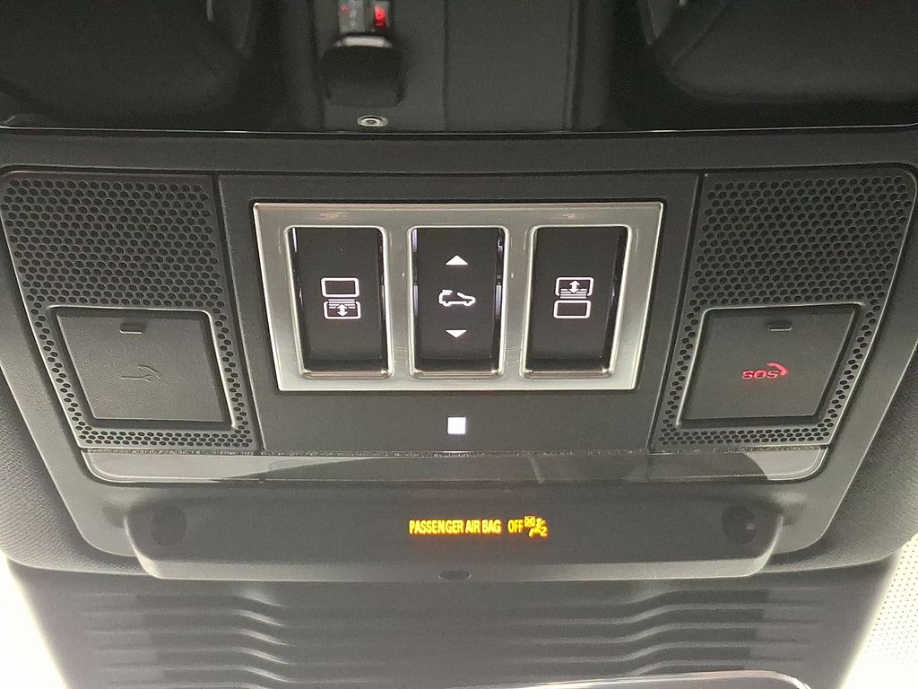 Thumbnail: 2024 Land Rover Discovery - 26