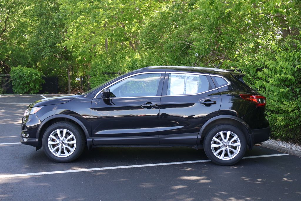 Thumbnail: 2021 Nissan Rogue Sport - 4
