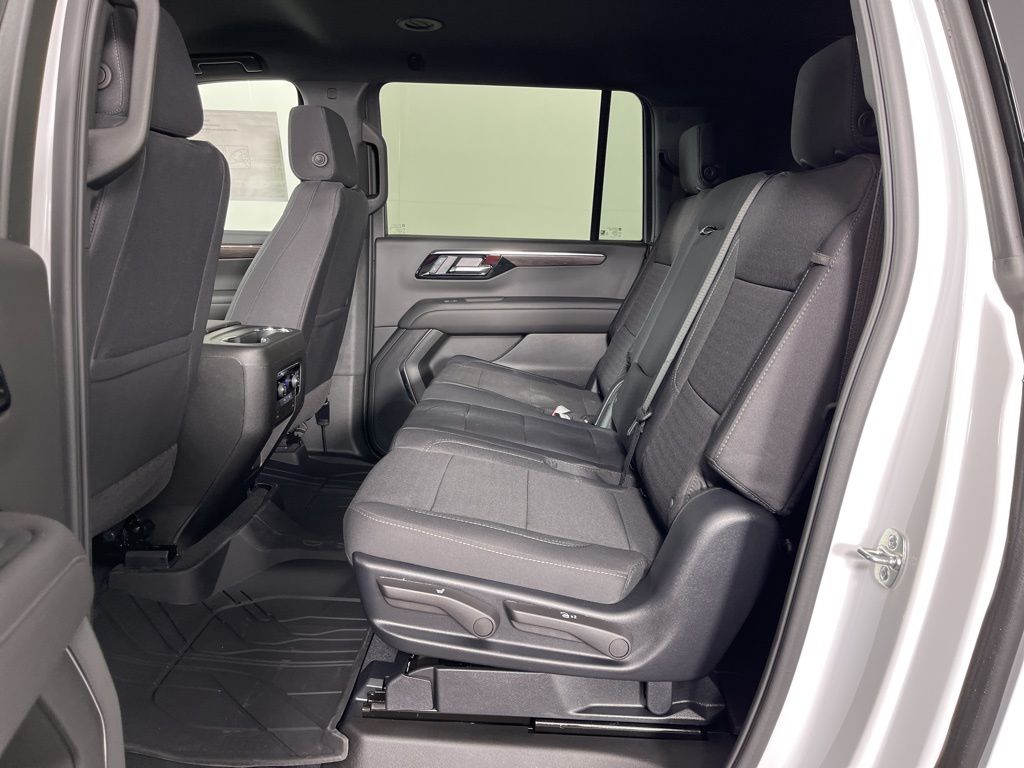 Thumbnail: 2025 Chevrolet Suburban - 21