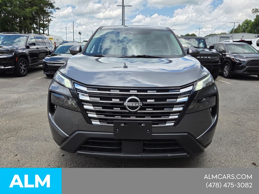 Used 2025 Gray Nissan SV image 3