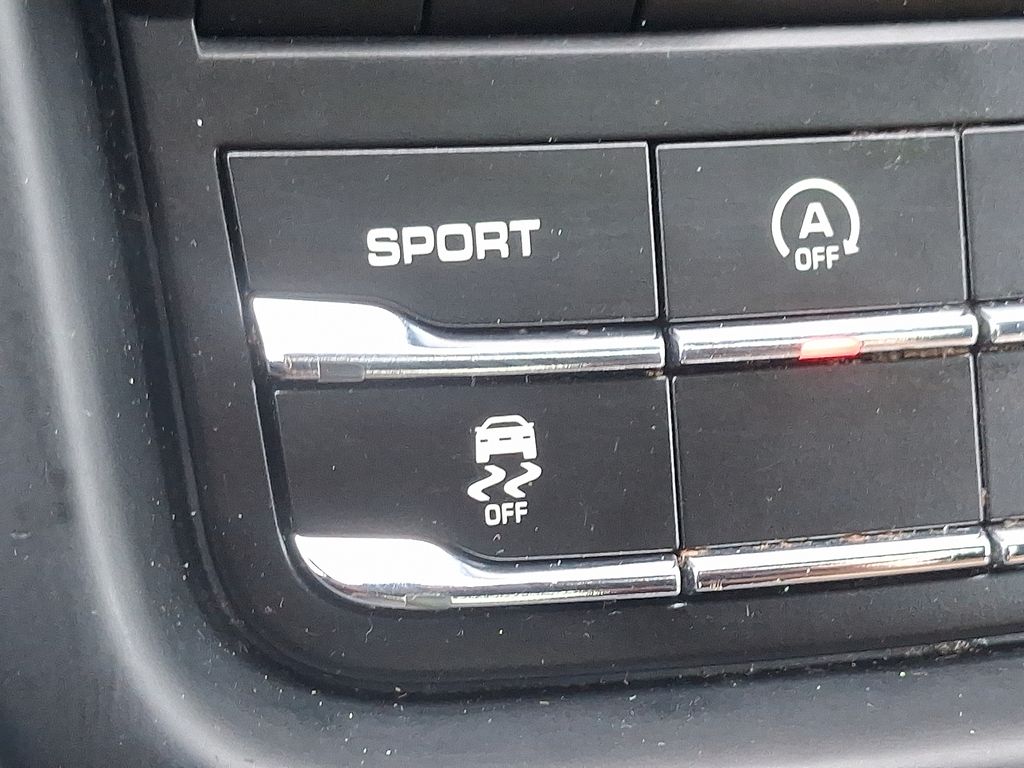 Thumbnail: 2014 Porsche Cayenne - 24