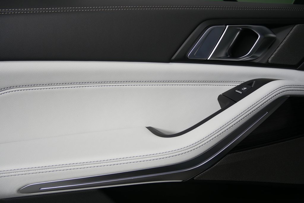 Thumbnail: 2026 BMW X5 - 13