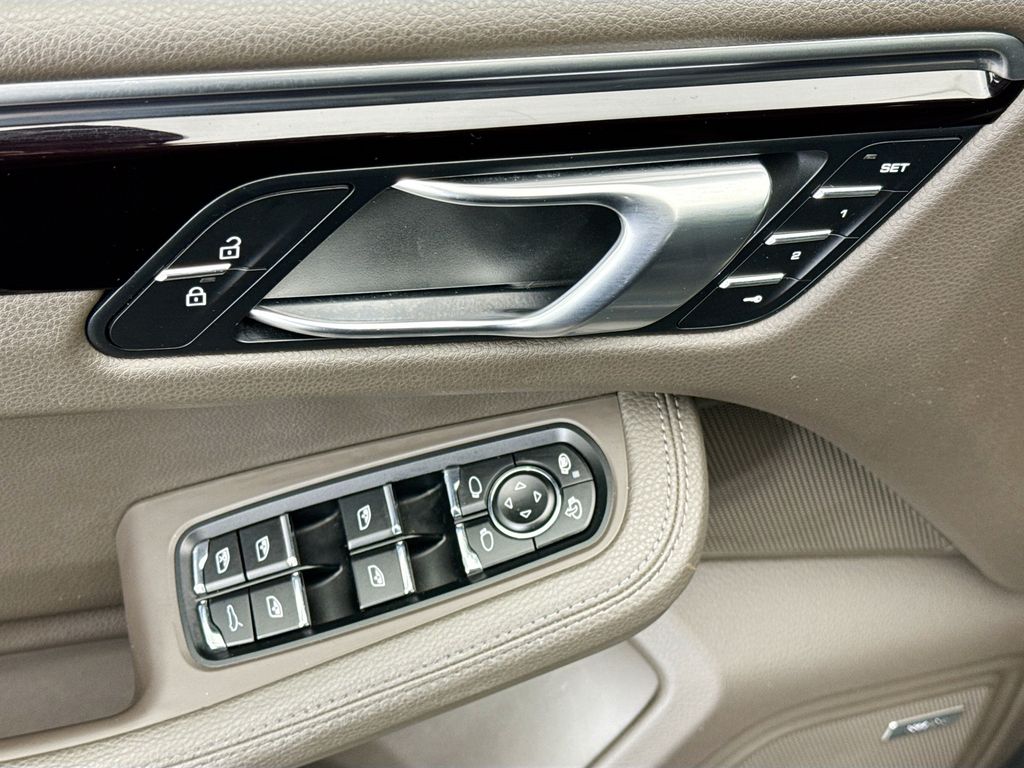 Thumbnail: 2021 Porsche Macan - 22