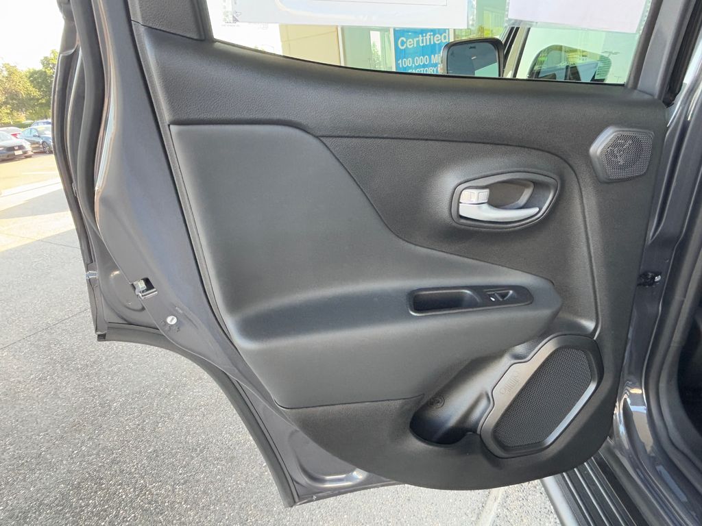 2023 Jeep Renegade Altitude 27
