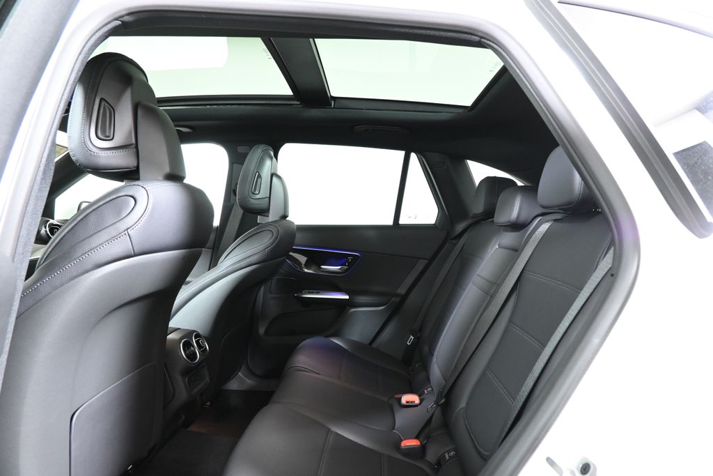 2025 Mercedes-Benz GLC 300 24
