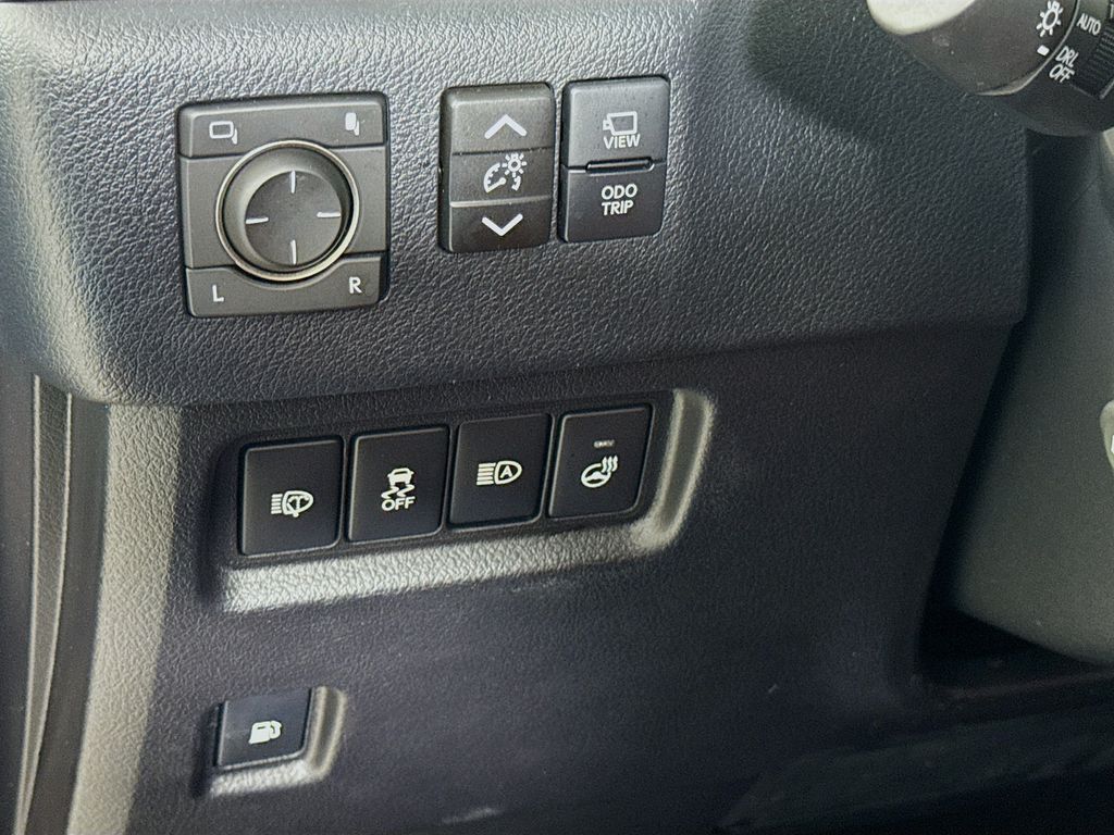 Thumbnail: 2023 Lexus GX - 10