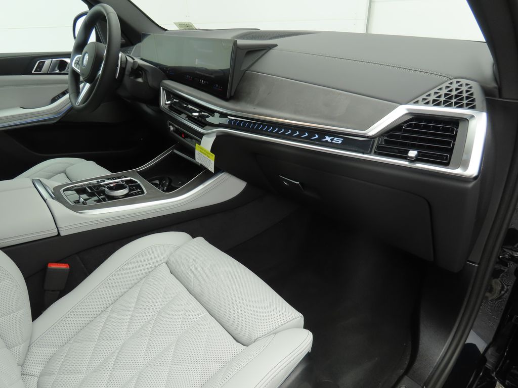 Thumbnail: 2026 BMW X5 - 18