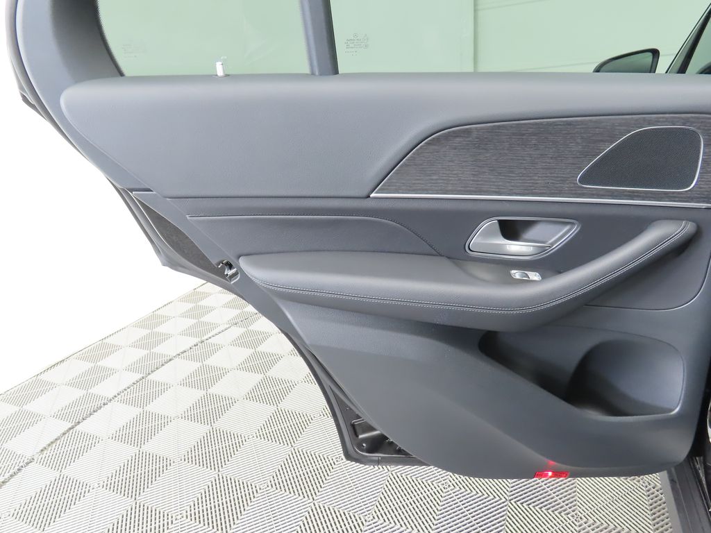 Thumbnail: 2026 Mercedes-Benz GLE - 26