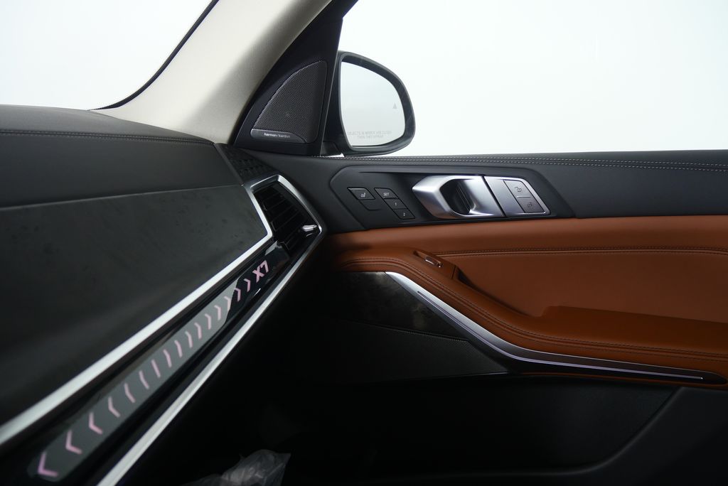 Thumbnail: 2026 BMW X7 - 27