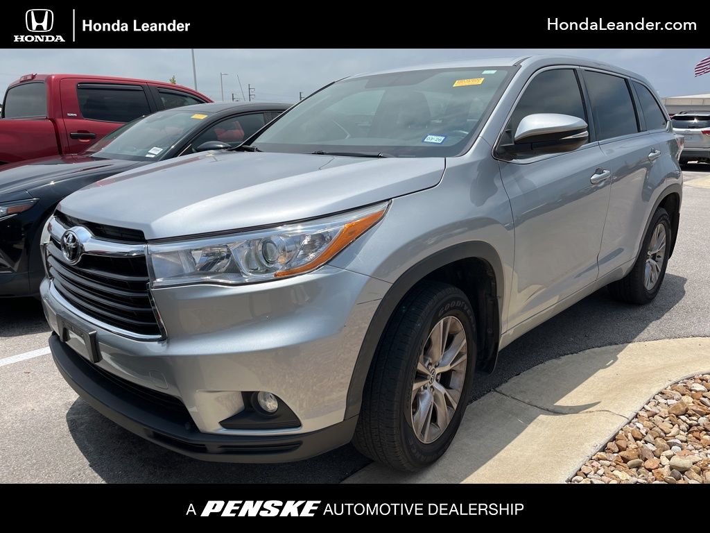 2016 Toyota Highlander Plus Hero Image