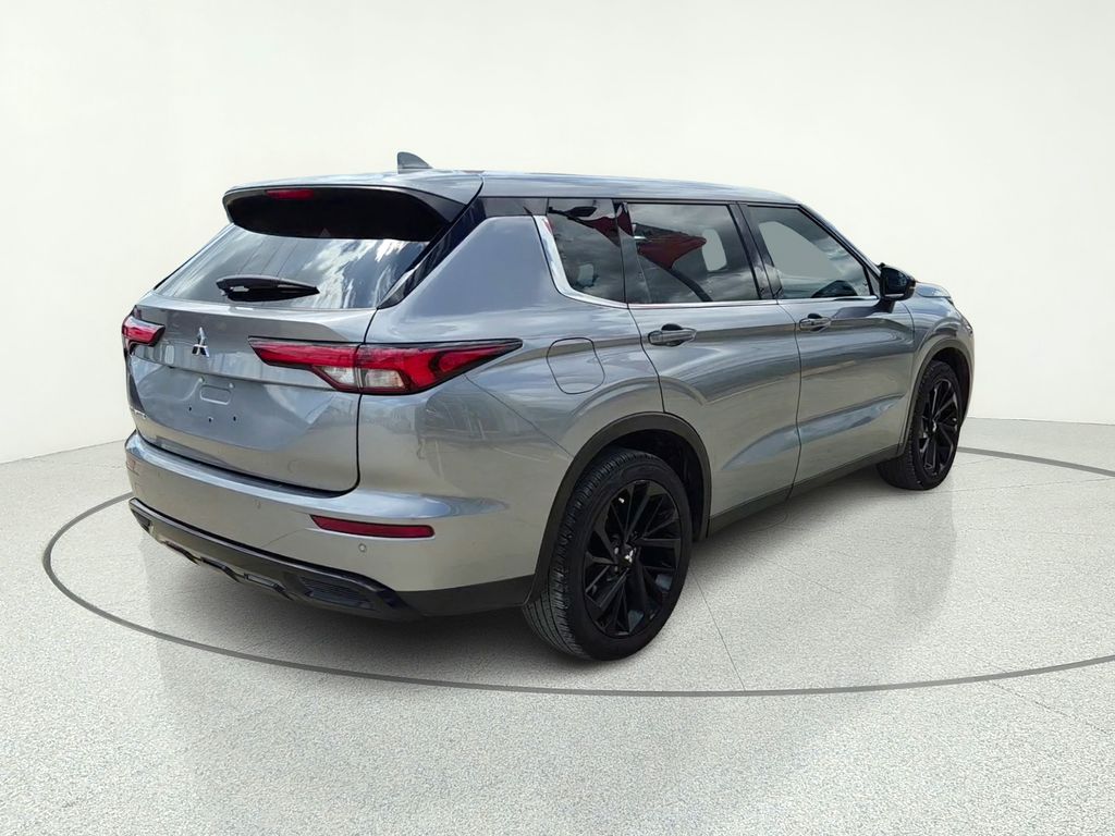 2022 Mitsubishi Outlander SE Launch Edition Gray at North Houston Mitsubishi