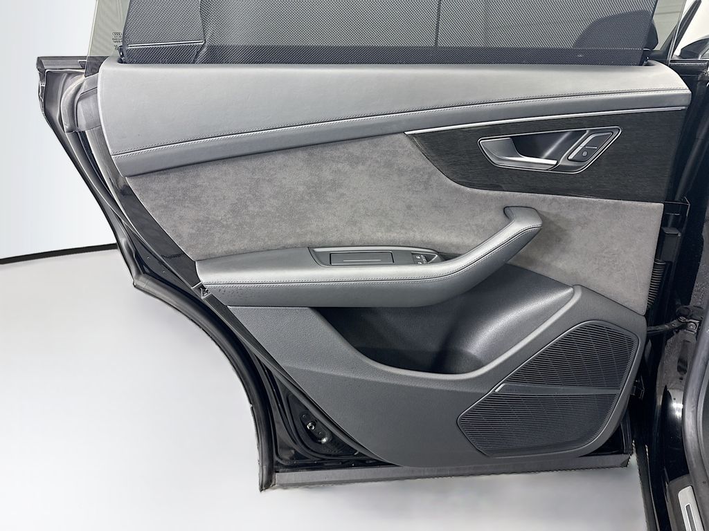 Thumbnail: 2020 Audi Q8 - 25