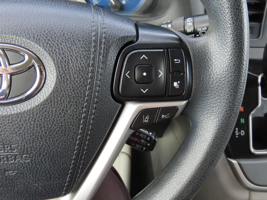 2020 Toyota Sienna LE 12