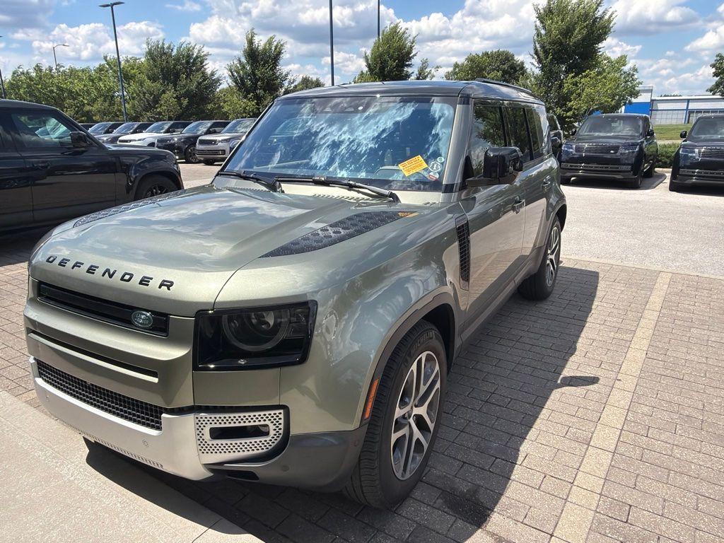 Certified Used 2020  Land Rover HSE image 2