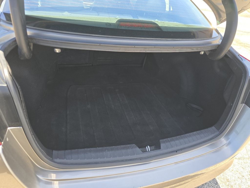 Used 2015 Silver Kia LX image 16