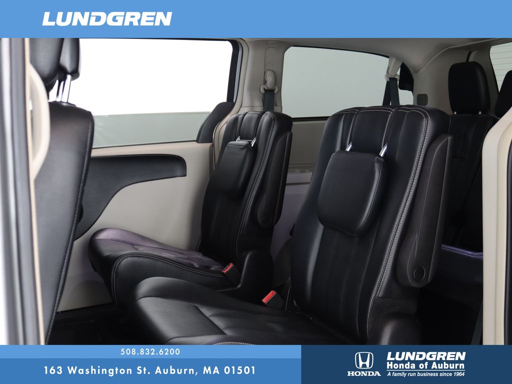 2016 Chrysler Town & Country Touring 10