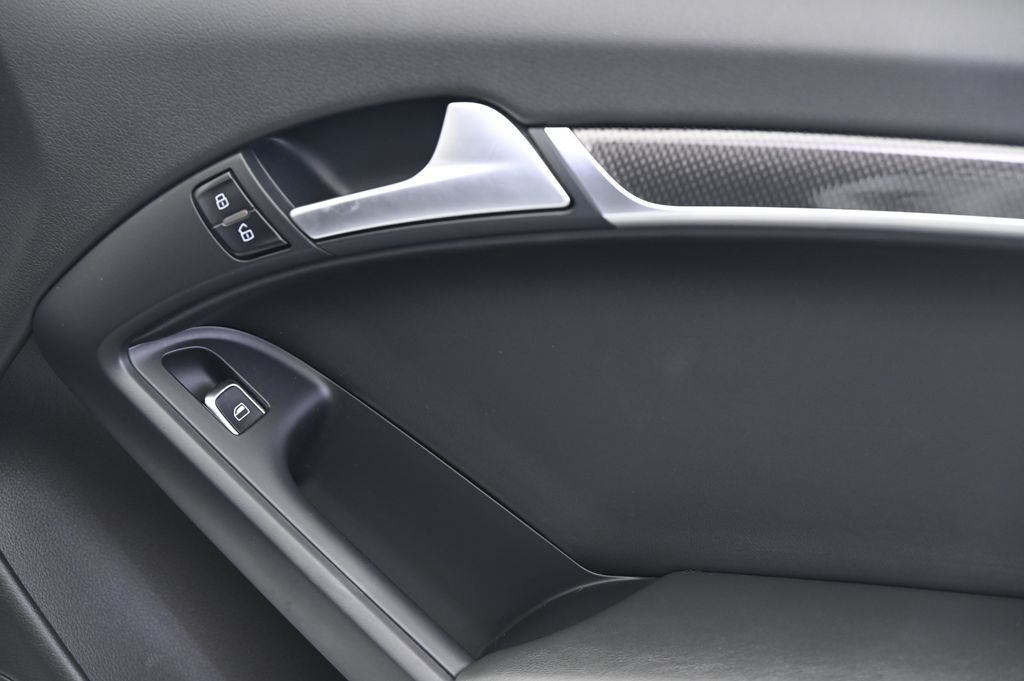 Thumbnail: 2013 Audi S5 - 17