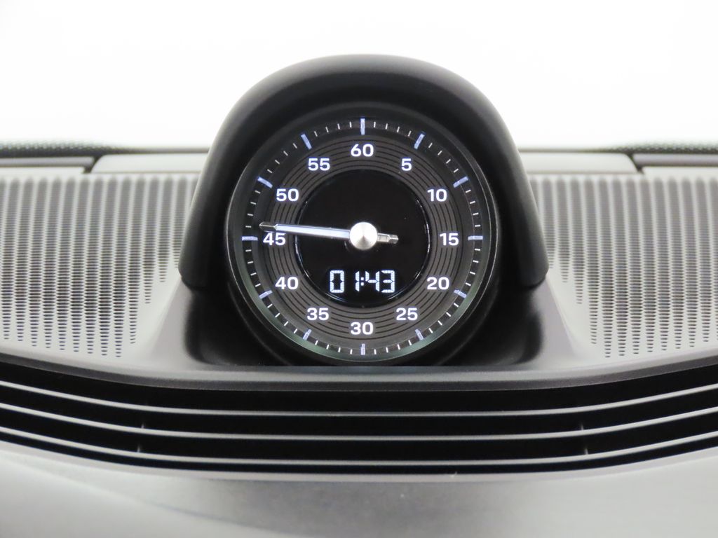 Thumbnail: 2025 Porsche Taycan - 25