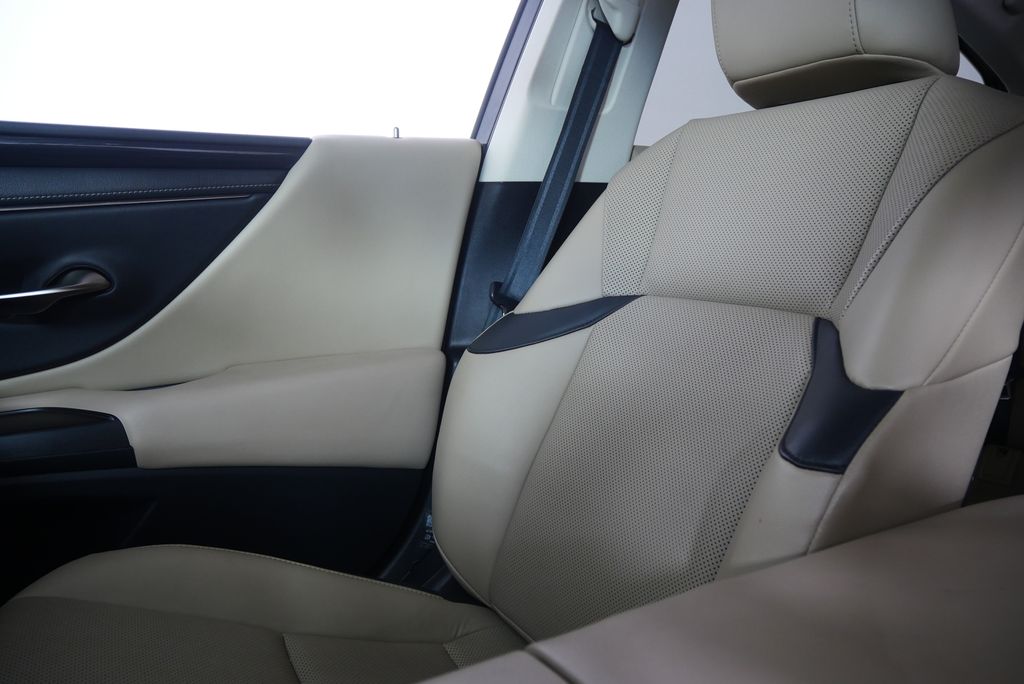 Thumbnail: 2019 Lexus ES - 21