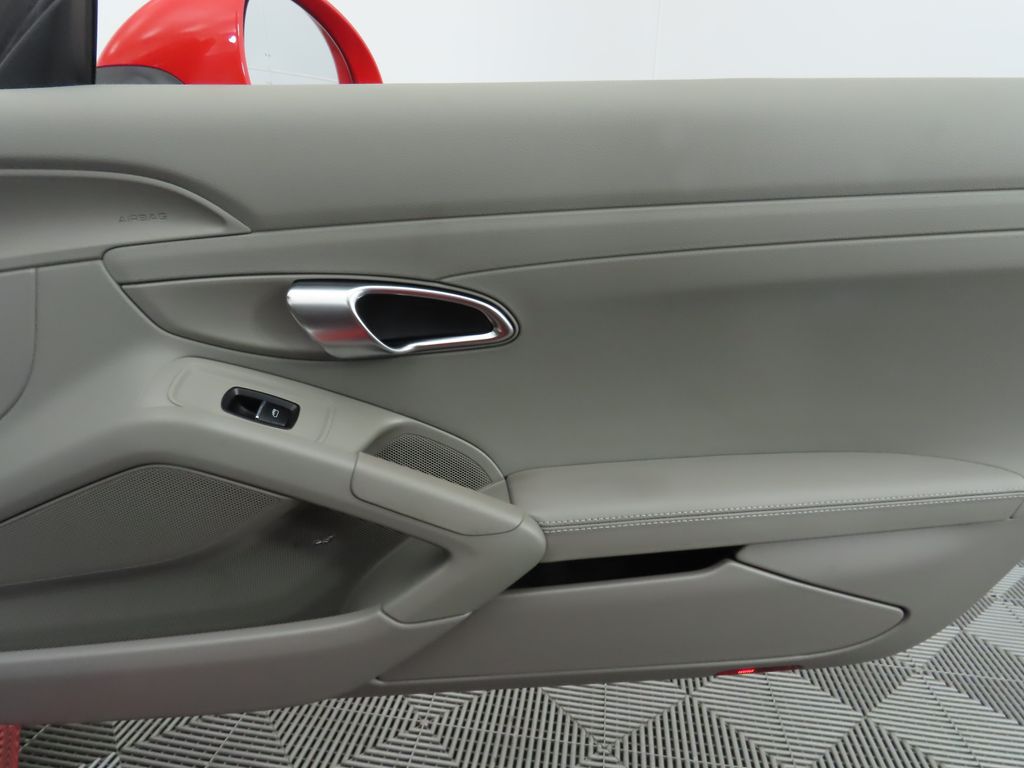 Thumbnail: 2013 Porsche Boxster - 31