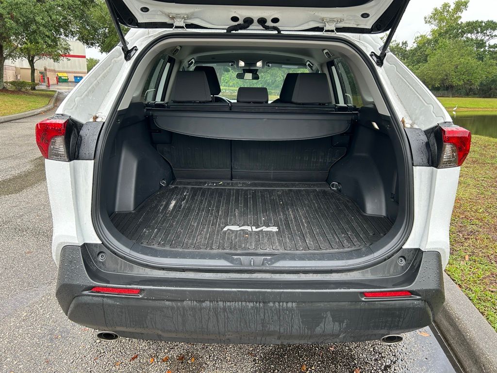 2024 Toyota RAV4 XLE 10