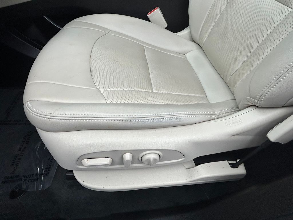 Used 2024 White Frost Tricoat Buick Essence image 18
