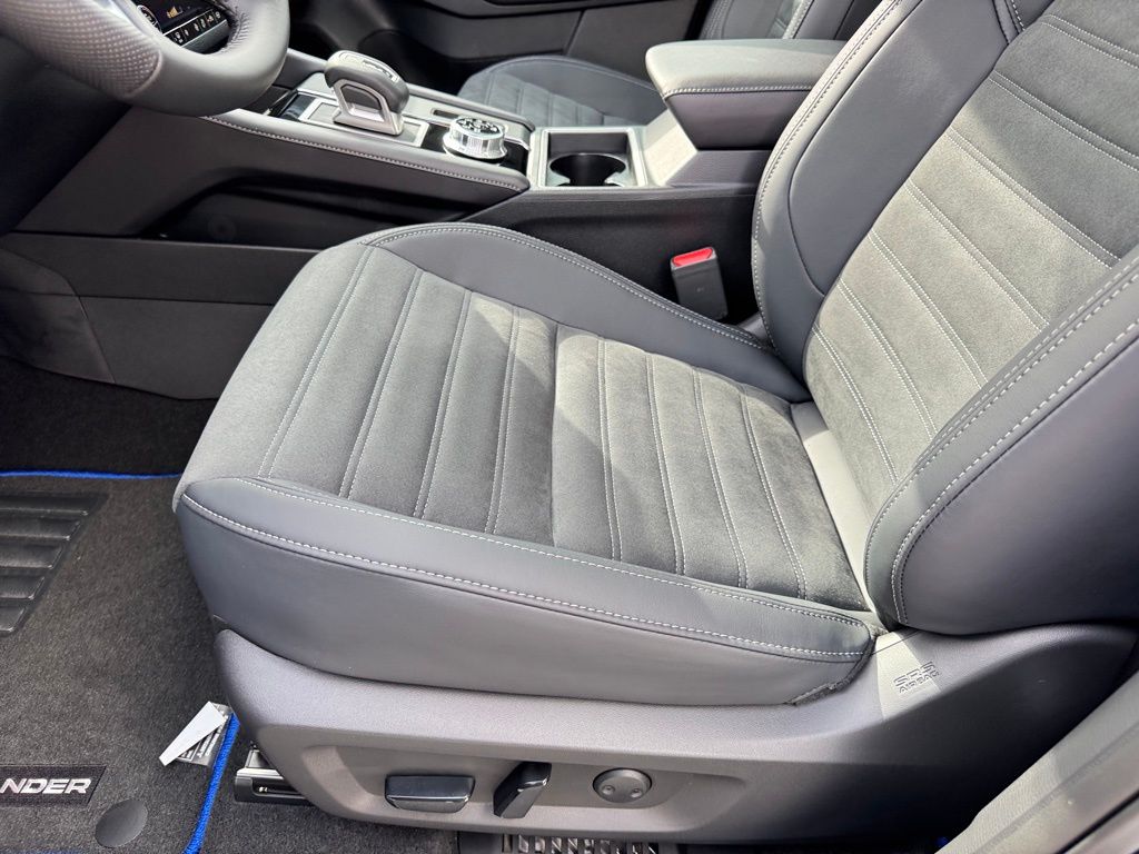 2025 Mitsubishi Outlander PHEV SE photo 21