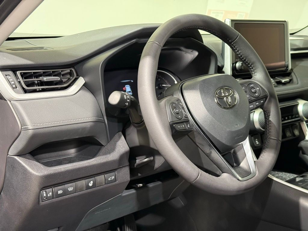 Thumbnail: 2025 Toyota RAV4 - 17