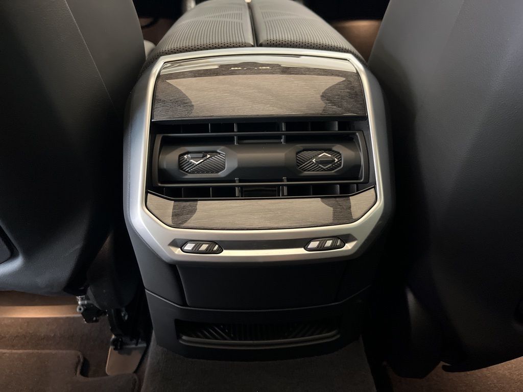 Thumbnail: 2024 BMW i7 - 28