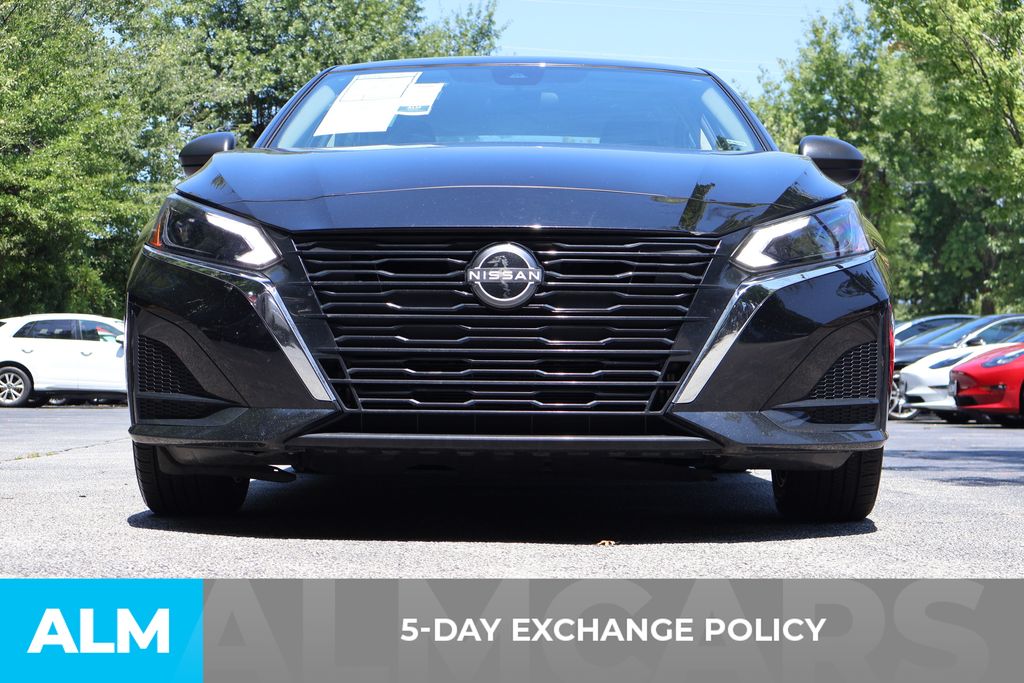 Used 2025 Black Nissan 2.5 SV image 3
