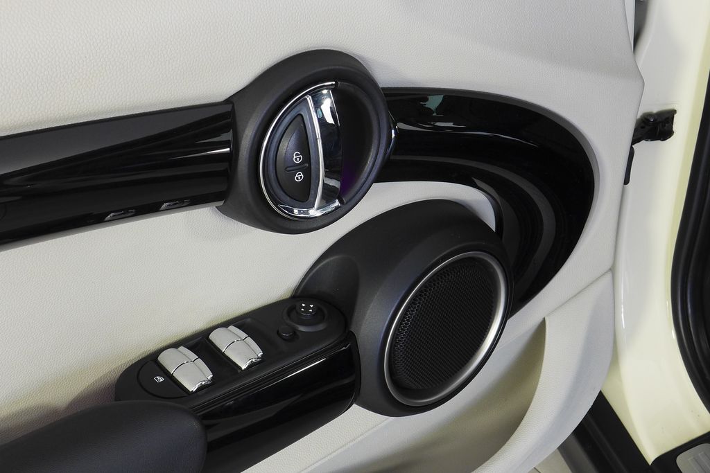Thumbnail: 2015 MINI Cooper - 12