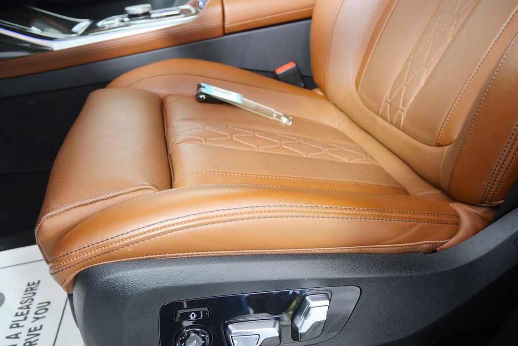 Thumbnail: 2025 BMW X7 - 9