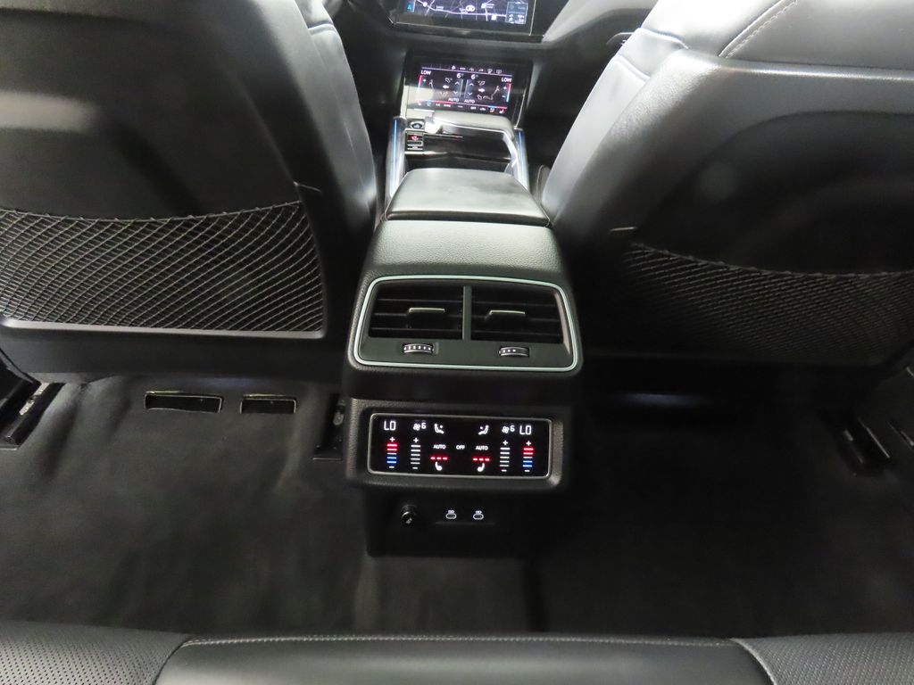 Thumbnail: 2022 Audi e-tron - 25