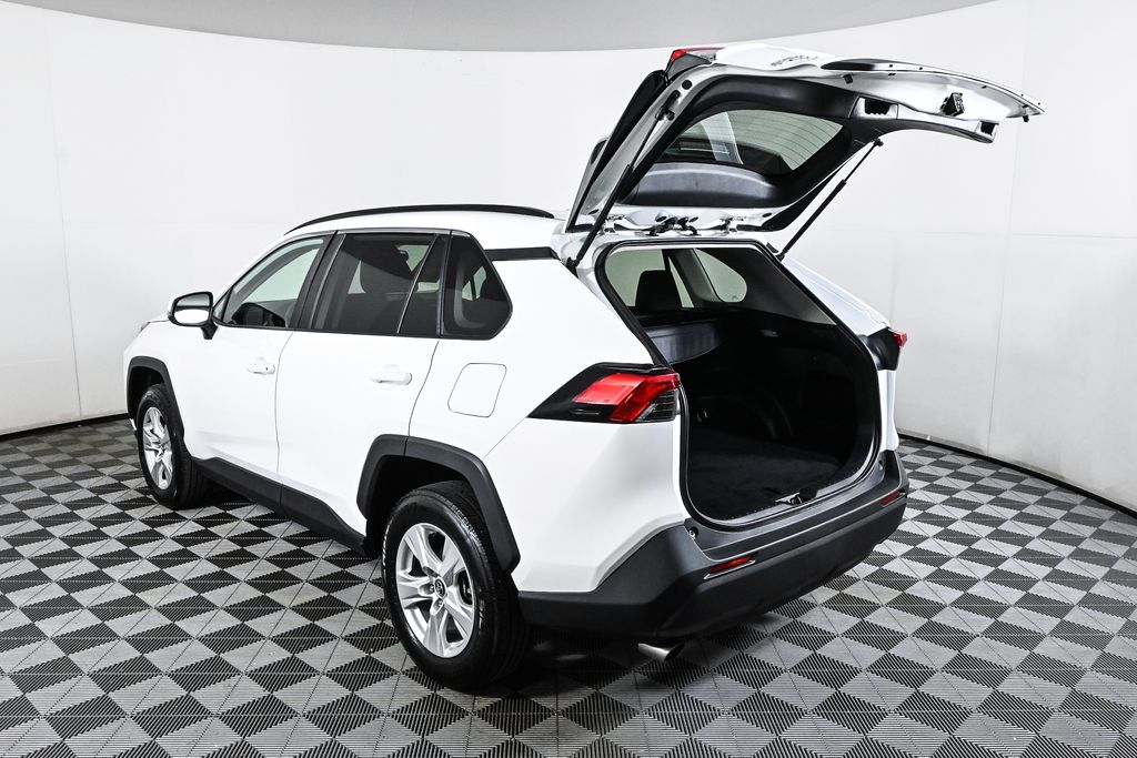 2020 Toyota RAV4 XLE 27